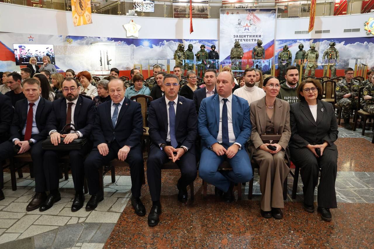 Глава города Тулы Алексей Эрк поздравил Комитет семей воинов Отечества с трехлетием Глава города Тулы Алексей Эрк поздравил Комитет семей воинов Отечества с трехлетием