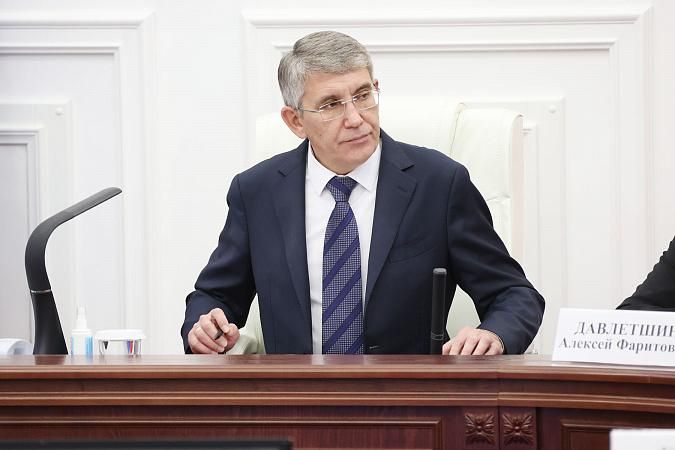 На рабочем совещании с органами исполнительной власти под председательством Дмитрия Миляева обсудили выполнение ремонта дорог