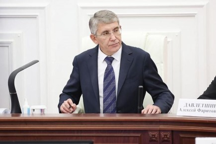 На рабочем совещании с органами исполнительной власти под председательством Дмитрия Миляева обсудили выполнение ремонта дорог