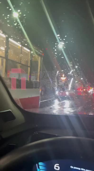 На улице Марата замечена очередь из семи стоящих подряд трамваев