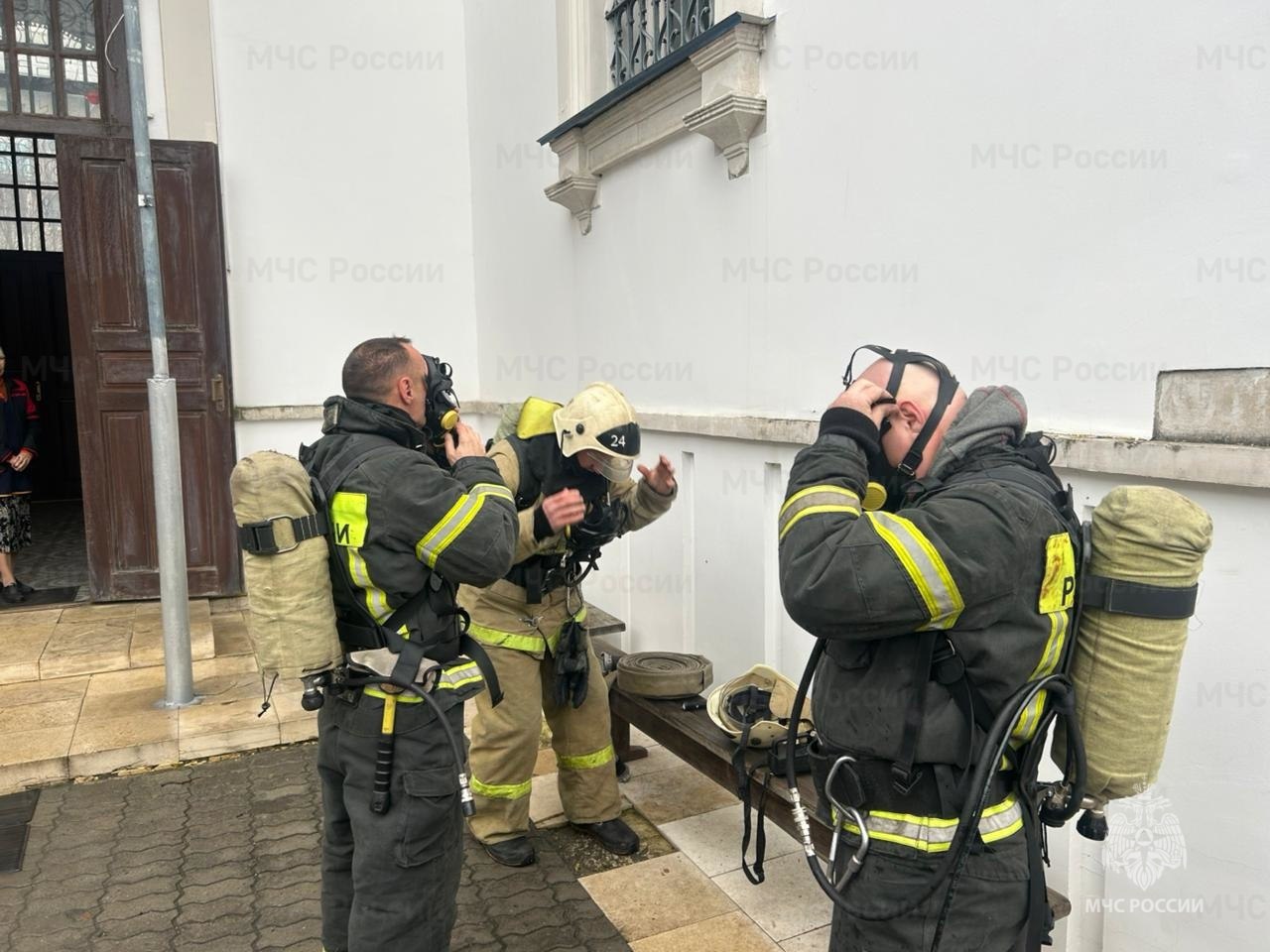 Плавские огнеборцы потушили условный пожар в храме Плавские огнеборцы потушили условный пожар в храме