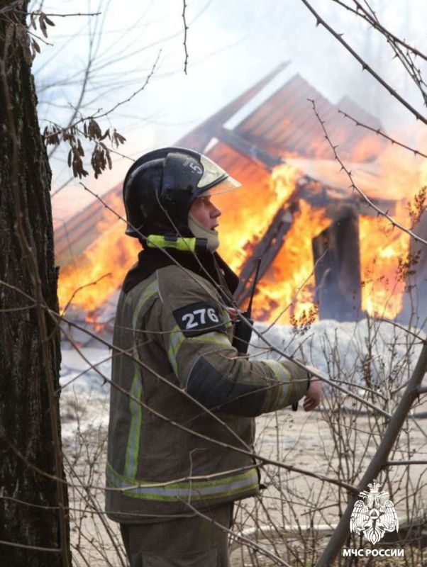 #ЛицаМЧС. «Самое важное в нашей профессии - понимать, зачем мы здесь и что мы должны делать» Сегодня в рубрике мы расскажем о командире отделения отдельного поста 5 пожарно-спасательной части Тулы Михаиле Архангельском