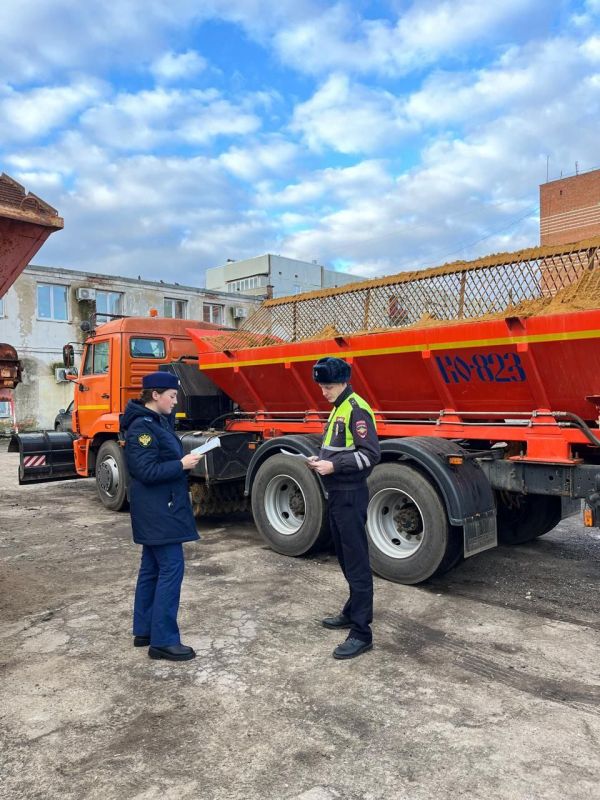 Прокуратура города Щекино с привлечением специалистов ОГИБДД ОМВД России по Щекинскому району, представителей администраций района проверила готовность подрядчиков к выполнению по муниципальному контракту работ по содержанию...