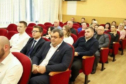 Илья Беспалов наградил работников транспортной сферы