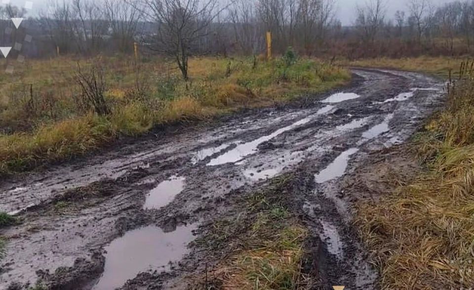 Более пяти лет жители тульского села вынуждены ездить по разбитой дороге