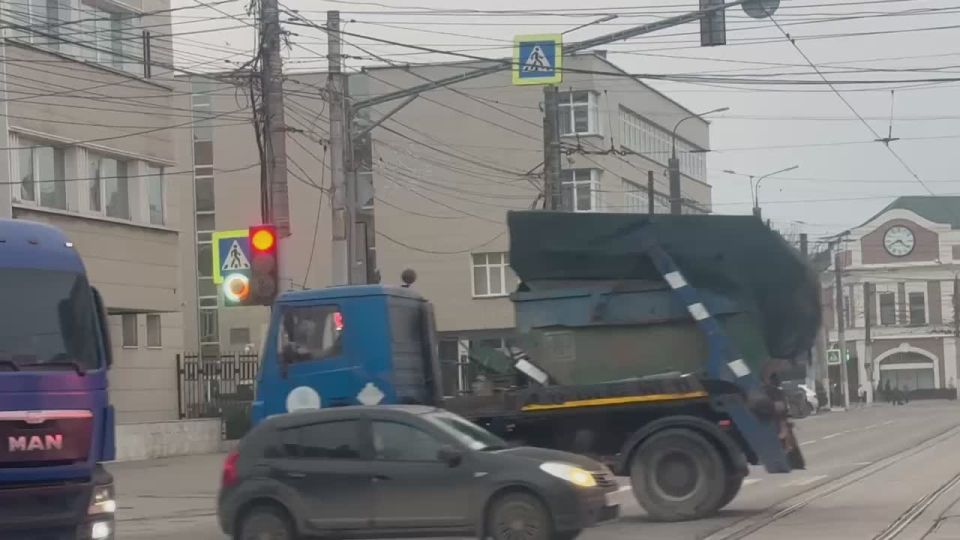 А вот так выглядит поворот на Староникитскую улицу