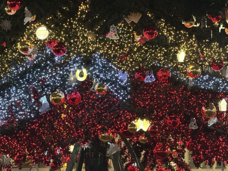 Новогодняя иллюминация украсила Тулу яркими красками