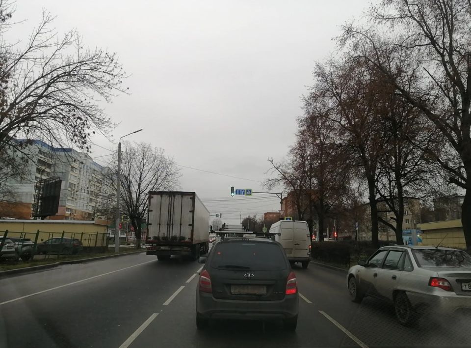 «Угадай ряд, в котором едешь»: тульские активисты просят власти нарисовать разметку на улице Кирова