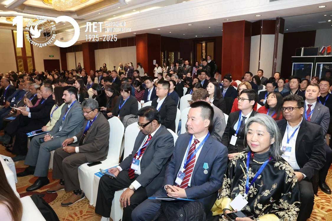 В Пекине собрались иностранные выпускники советских и российских вузов В Пекине собрались иностранные выпускники советских и российских вузов