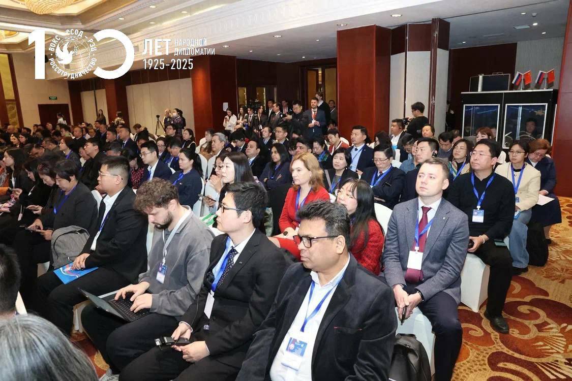 В Пекине собрались иностранные выпускники советских и российских вузов В Пекине собрались иностранные выпускники советских и российских вузов