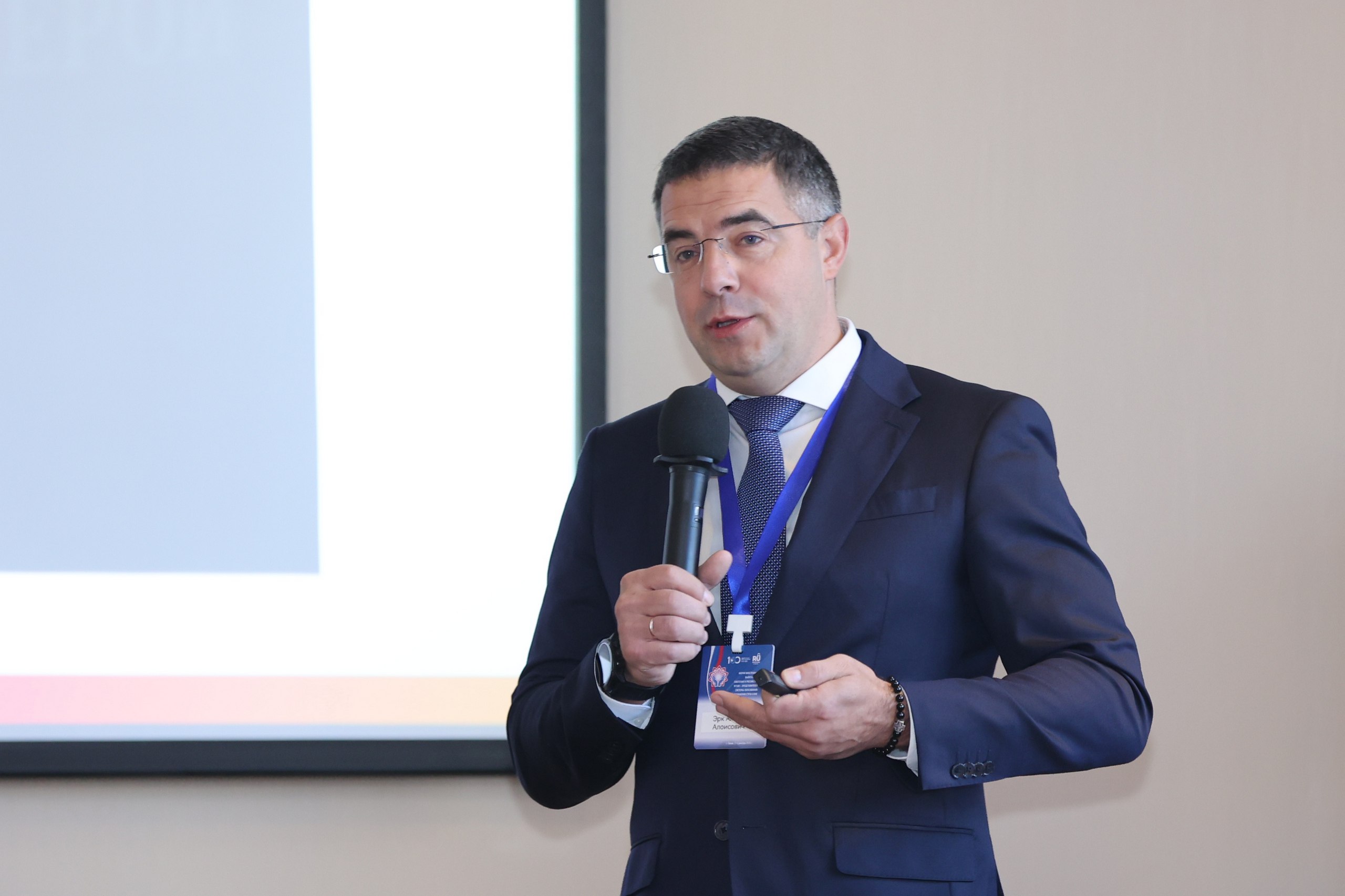 Глава города Тулы, главный врач Тульской областной стоматологической поликлиники Алексей Эрк и депутат Тульской городской Думы, главный врач Тульской городской клинической больницы скорой медицинской помощи им. Д.Я. Ваныкина... Глава города Тулы, главный врач Тульской областной стоматологической поликлиники Алексей Эрк и депутат Тульской городской Думы, главный врач Тульской городской клинической больницы скорой медицинской помощи им. Д.Я. Ваныкина...