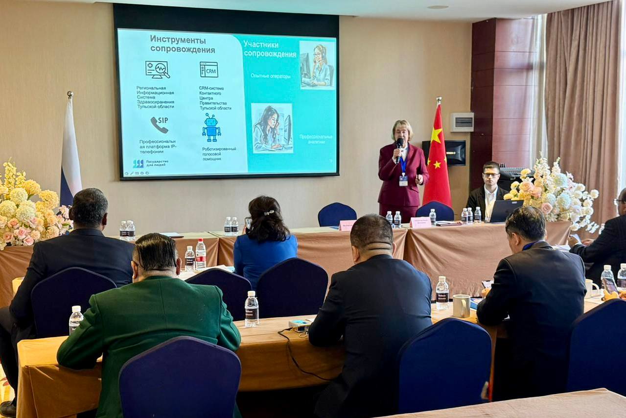 Глава города Тулы, главный врач Тульской областной стоматологической поликлиники Алексей Эрк и депутат Тульской городской Думы, главный врач Тульской городской клинической больницы скорой медицинской помощи им. Д.Я. Ваныкина... Глава города Тулы, главный врач Тульской областной стоматологической поликлиники Алексей Эрк и депутат Тульской городской Думы, главный врач Тульской городской клинической больницы скорой медицинской помощи им. Д.Я. Ваныкина...