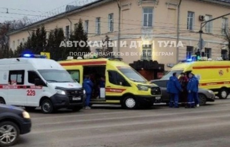 Скорая помощь столкнулась с легковушкой в Туле