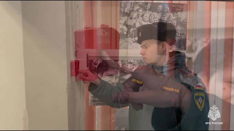 Сотрудники МЧС России «спасли пострадавшую» во время тренировочной эвакуации в Тульском кардиологическом диспансере