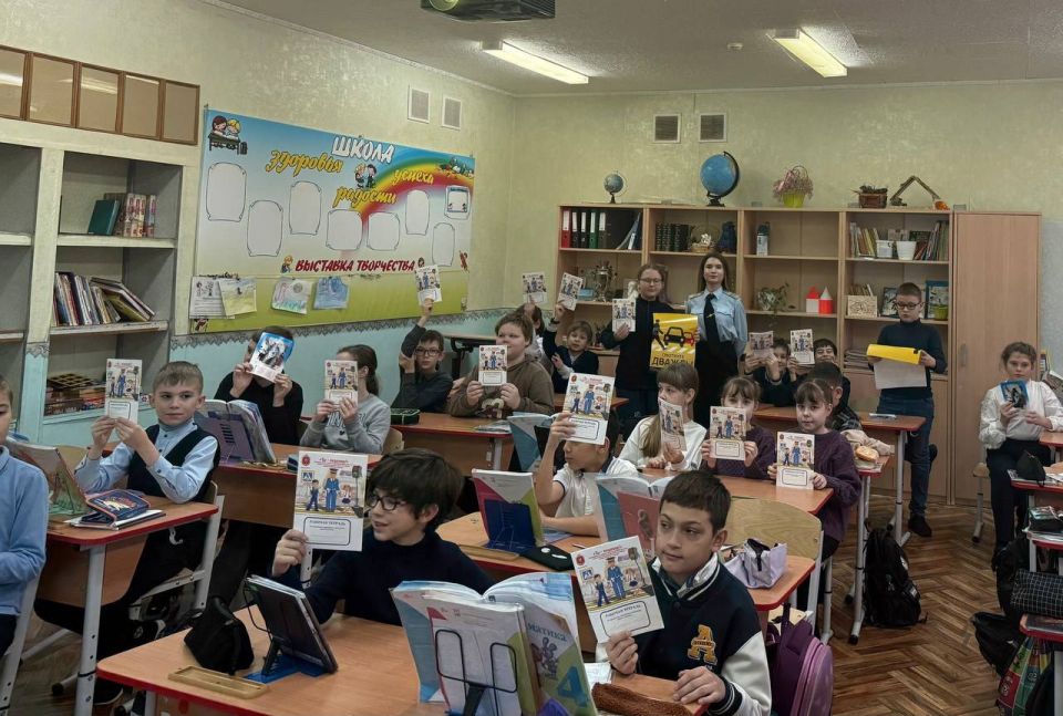 В рамках оперативно-профилактического мероприятия «Пешеход» сотрудники отдела Госавтоинспекции ОМВД России по Щекинскому району Тульской области посетили общеобразовательные учреждения, где провели профилактические беседы с...