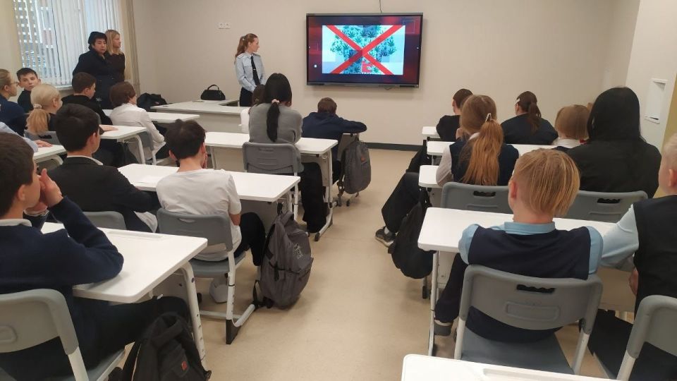 Тульские полицейские принимают участие в профилактических мероприятиях в рамках акции «Знать, чтобы жить»