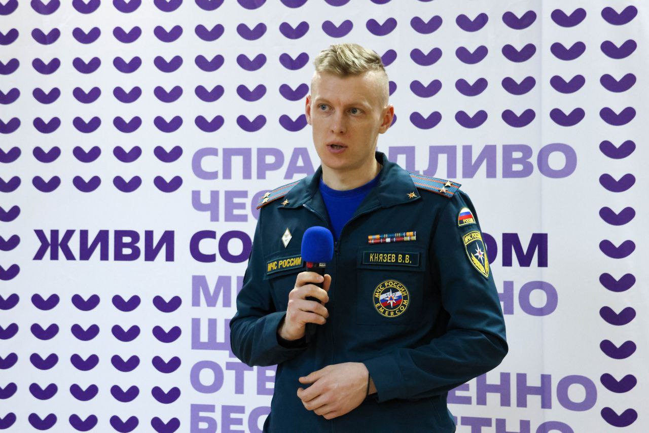 В честь Дня добровольца в Новомосковске и Ефремове наградили тех, кто помогает по зову сердца В честь Дня добровольца в Новомосковске и Ефремове наградили тех, кто помогает по зову сердца