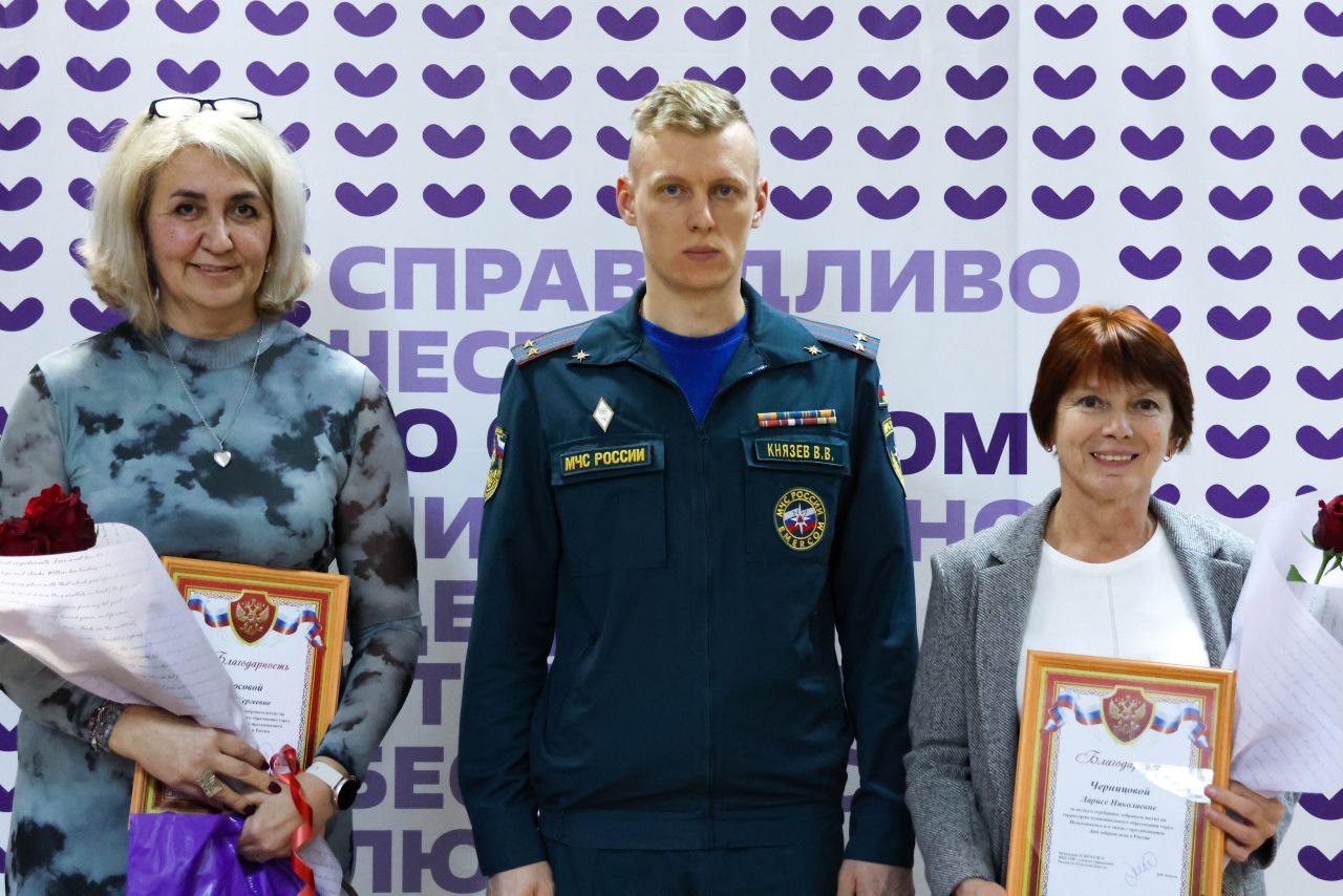 В честь Дня добровольца в Новомосковске и Ефремове наградили тех, кто помогает по зову сердца В честь Дня добровольца в Новомосковске и Ефремове наградили тех, кто помогает по зову сердца