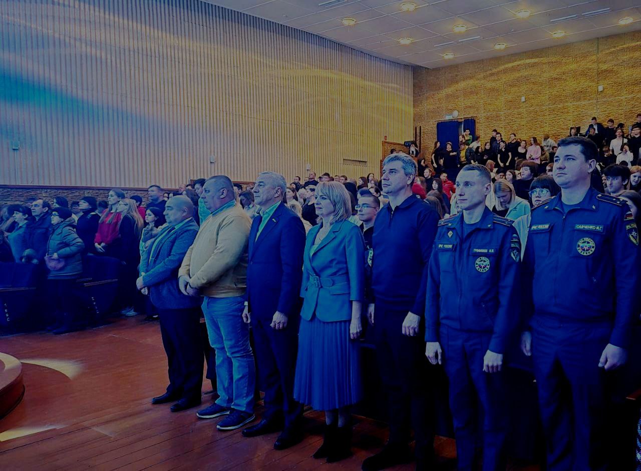 В честь Дня добровольца в Новомосковске и Ефремове наградили тех, кто помогает по зову сердца В честь Дня добровольца в Новомосковске и Ефремове наградили тех, кто помогает по зову сердца