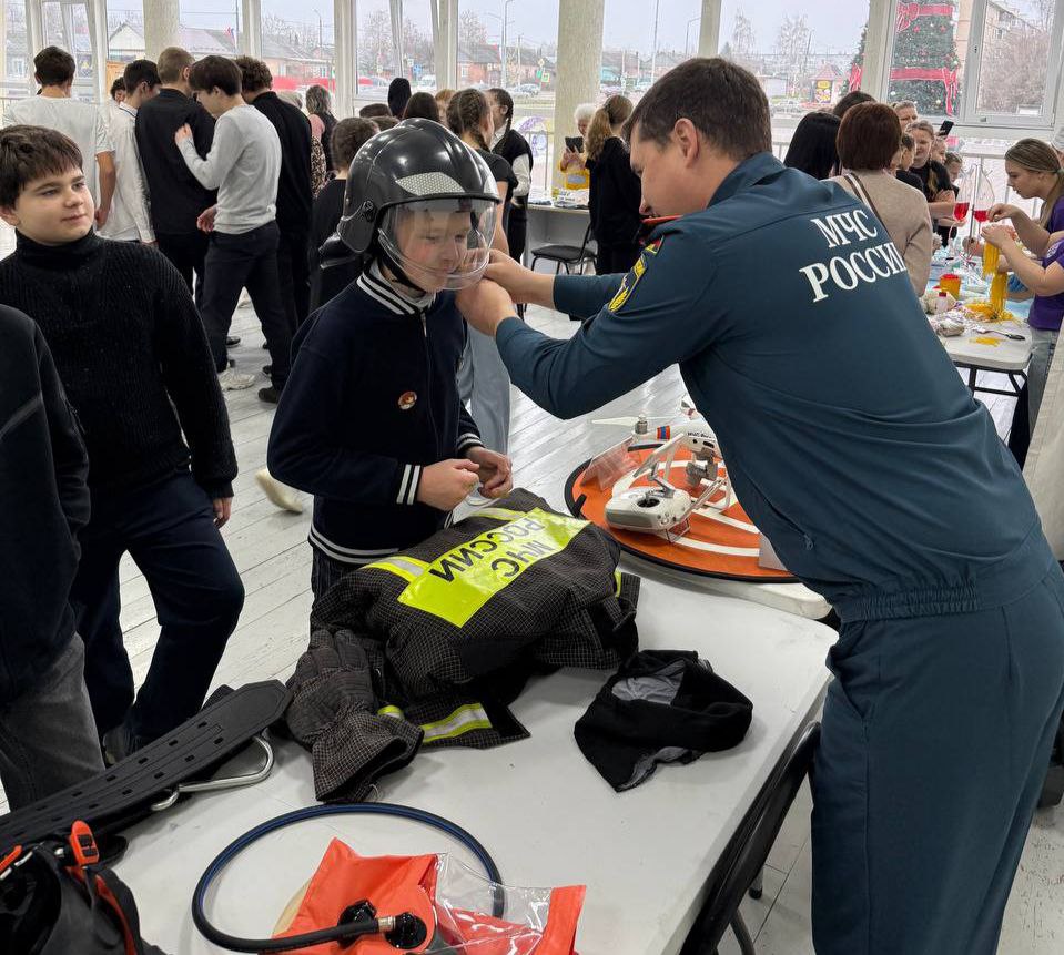 В честь Дня добровольца в Новомосковске и Ефремове наградили тех, кто помогает по зову сердца В честь Дня добровольца в Новомосковске и Ефремове наградили тех, кто помогает по зову сердца