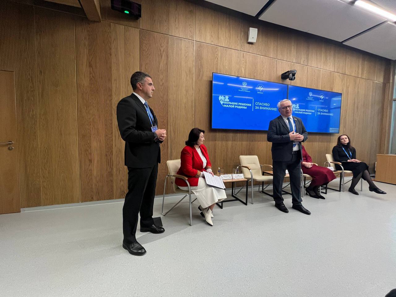 Сегодня второй день работы Форума-выставки муниципальных практик «БОЛЬШИЕ РЕШЕНИЯ МАЛОЙ РОДИНЫ» Сегодня второй день работы Форума-выставки муниципальных практик «БОЛЬШИЕ РЕШЕНИЯ МАЛОЙ РОДИНЫ»