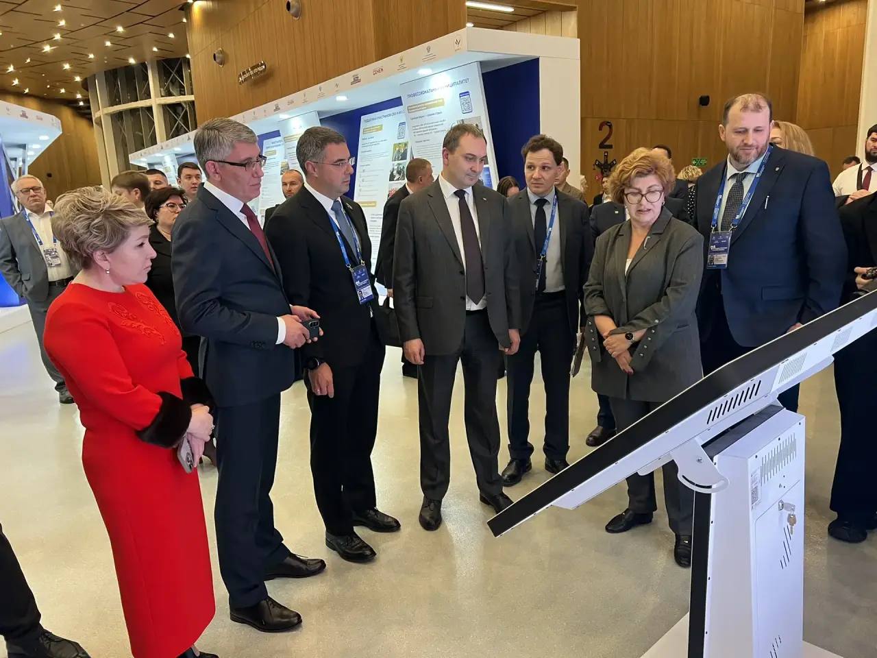 В рамках работы Форума-выставки муниципальных практик «БОЛЬШИЕ РЕШЕНИЯ МАЛОЙ РОДИНЫ» организована экспозиция с интерактивными стендами В рамках работы Форума-выставки муниципальных практик «БОЛЬШИЕ РЕШЕНИЯ МАЛОЙ РОДИНЫ» организована экспозиция с интерактивными стендами