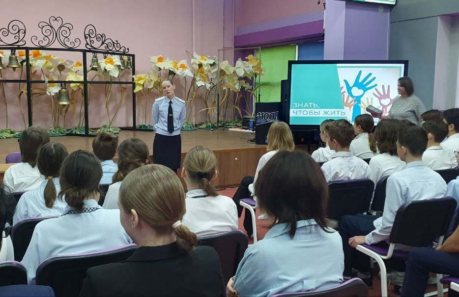 Сотрудники тульской полиции провели для лицеистов акцию «Знать, чтобы жить»