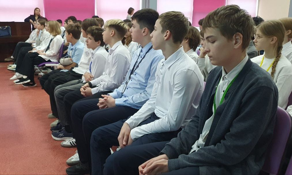 Сотрудники тульской полиции провели для лицеистов акцию «Знать, чтобы жить» Сотрудники тульской полиции провели для лицеистов акцию «Знать, чтобы жить»