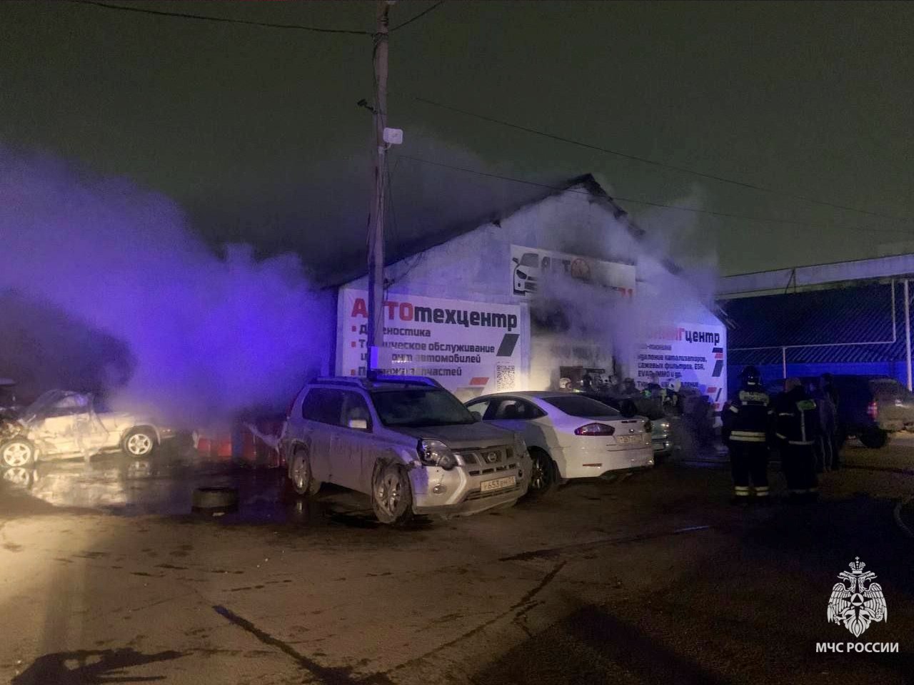 Тульские огнеборцы потушили пожар в автосервисе Тульские огнеборцы потушили пожар в автосервисе