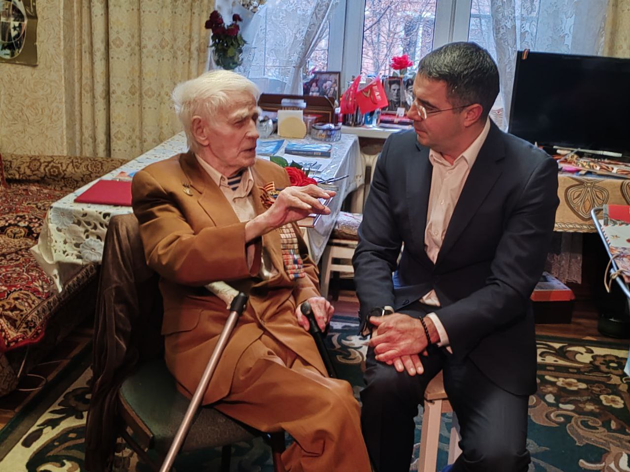 Глава города Тулы Алексей Эрк посетил участника Великой Отечественной войны, Почетного гражданина города-героя Тулы Ивана Васильевича Федосеева Глава города Тулы Алексей Эрк посетил участника Великой Отечественной войны, Почетного гражданина города-героя Тулы Ивана Васильевича Федосеева