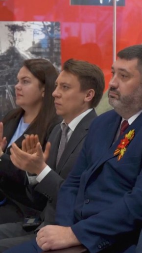 Губернатор Дмитрий Миляев вручил жителям государственные и региональные награды