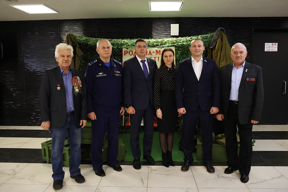 Алексей Эрк поздравил туляков с 84-й годовщиной обороны Тулы Алексей Эрк поздравил туляков с 84-й годовщиной обороны Тулы