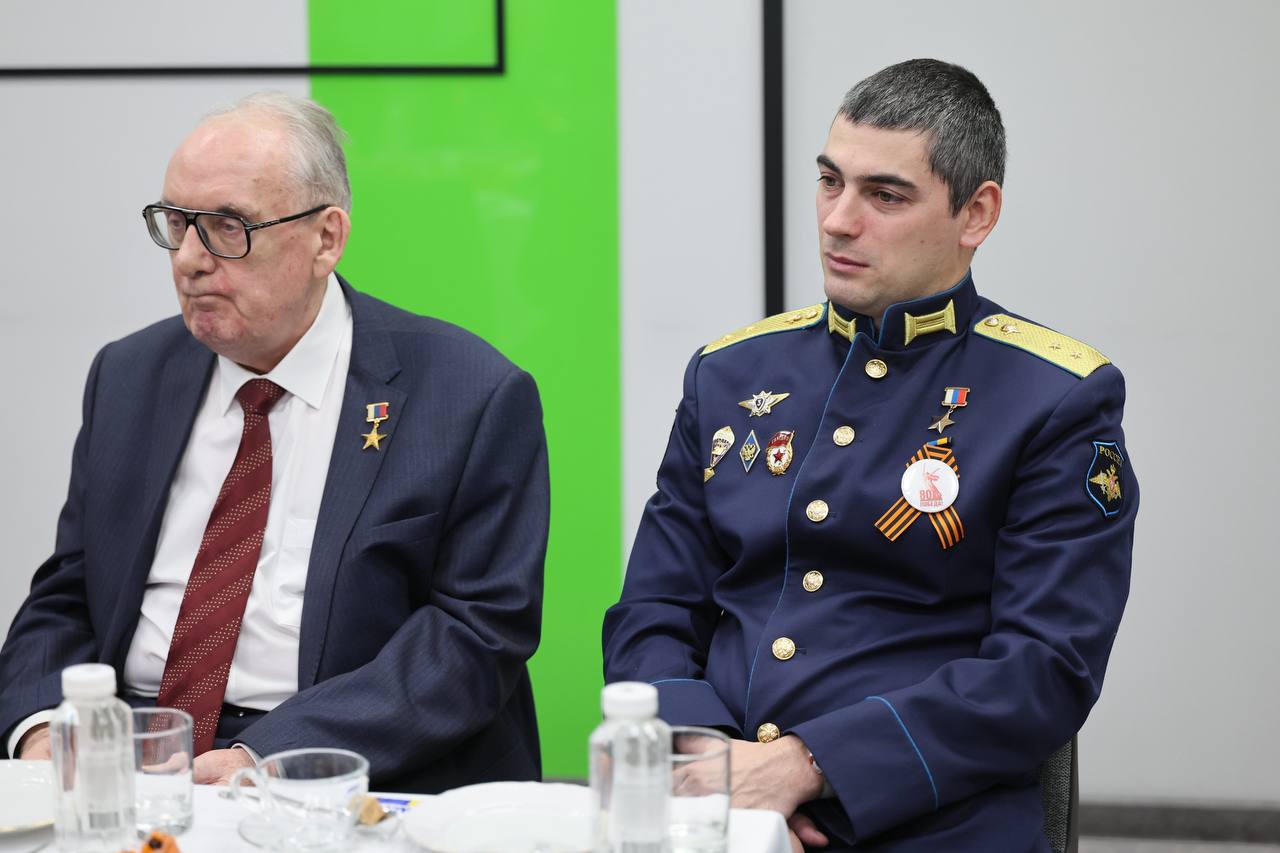 Достойный труд достойных людей: Дмитрий Миляев встретился с Героями Отечества Достойный труд достойных людей: Дмитрий Миляев встретился с Героями Отечества