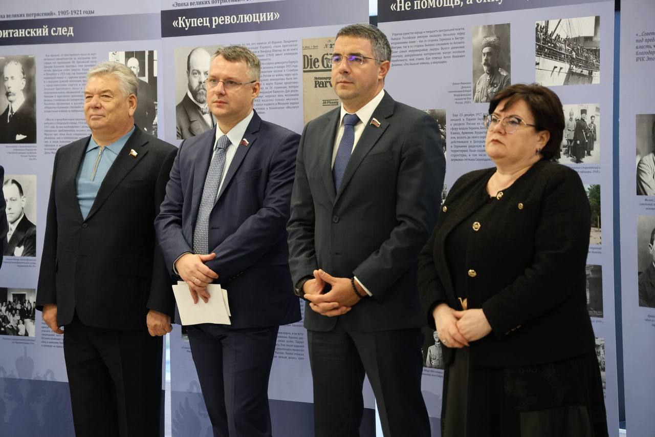 Глава города Тулы Алексей Эрк принял участие в открытии выставки «Защита суверенитета Российского государства. История и современность» в парке «Патриот-Тула» Глава города Тулы Алексей Эрк принял участие в открытии выставки «Защита суверенитета Российского государства. История и современность» в парке «Патриот-Тула»