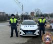 Всегда готовы!. 6 декабря в Туле на улице Демьянова экипаж ДПС в составе старшего инспектора Николая Уварова и инспектора Ивана Чугурова столкнулся с нештатной ситуацией