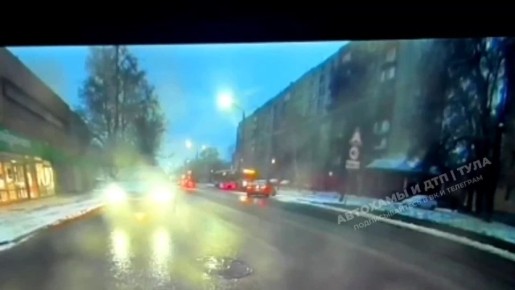 Момент ДТП с трамваем на улице Станиславского в Туле попал на видео