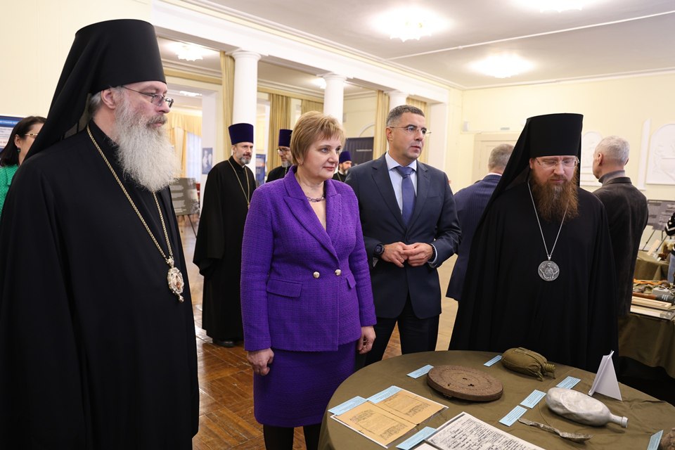 Алексей Эрк и депутаты гордумы приняли участие в ХХ областных Рождественских образовательных чтениях Алексей Эрк и депутаты гордумы приняли участие в ХХ областных Рождественских образовательных чтениях