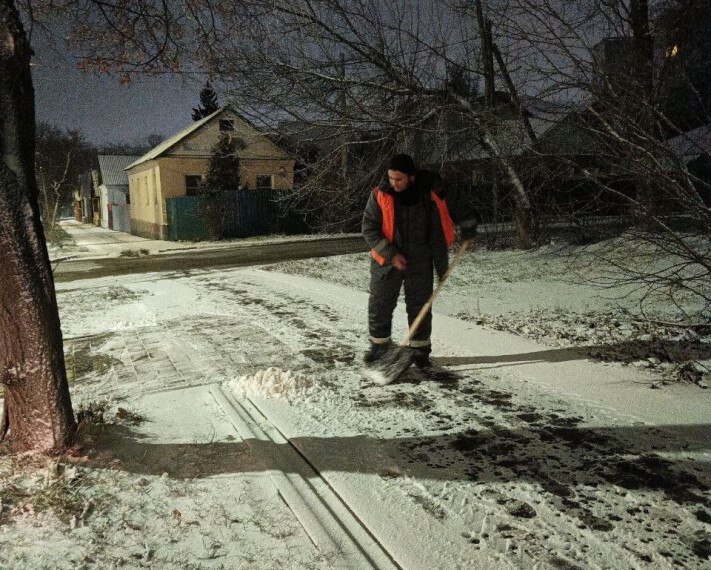 Зимняя техника вышла на улицы города Зимняя техника вышла на улицы города