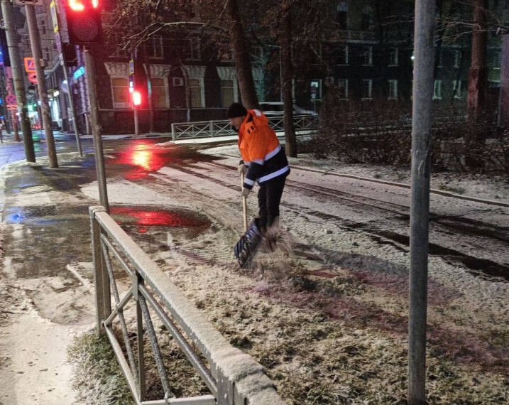 Зимняя техника вышла на улицы города Зимняя техника вышла на улицы города