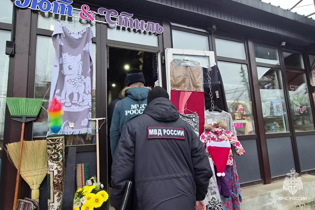 Сотрудники МЧС России провели рейды по местам продажи пиротехники в Туле Сотрудники МЧС России провели рейды по местам продажи пиротехники в Туле