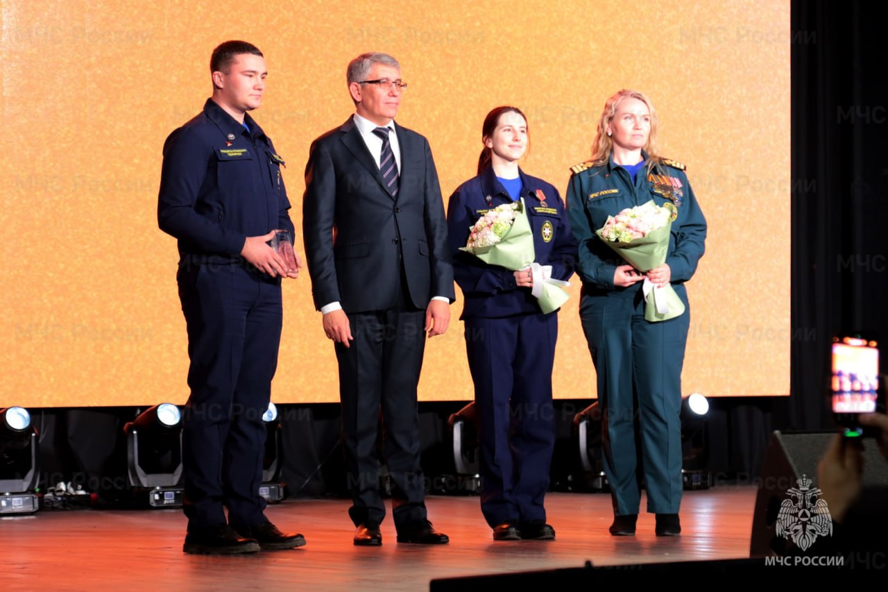 Начальник ГУ МЧС России по Тульской области Алексей Сабадырев принял участие в награждении тульских добровольцев Начальник ГУ МЧС России по Тульской области Алексей Сабадырев принял участие в награждении тульских добровольцев