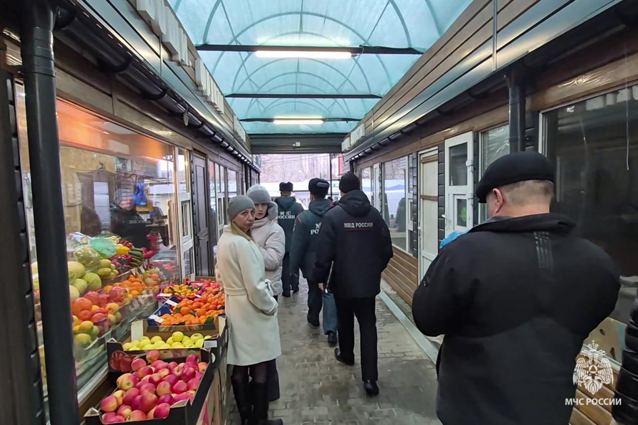 Сотрудники МЧС России провели рейды по местам продажи пиротехники в Туле Сотрудники МЧС России провели рейды по местам продажи пиротехники в Туле