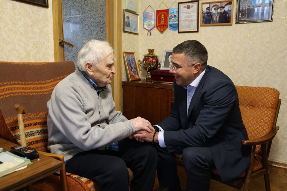 Алексей Эрк навестил участника Великой Отечественной войны, Почетного гражданина Тульской области и города-героя Тулы Василия Марковича Мирошниченко Алексей Эрк навестил участника Великой Отечественной войны, Почетного гражданина Тульской области и города-героя Тулы Василия Марковича Мирошниченко