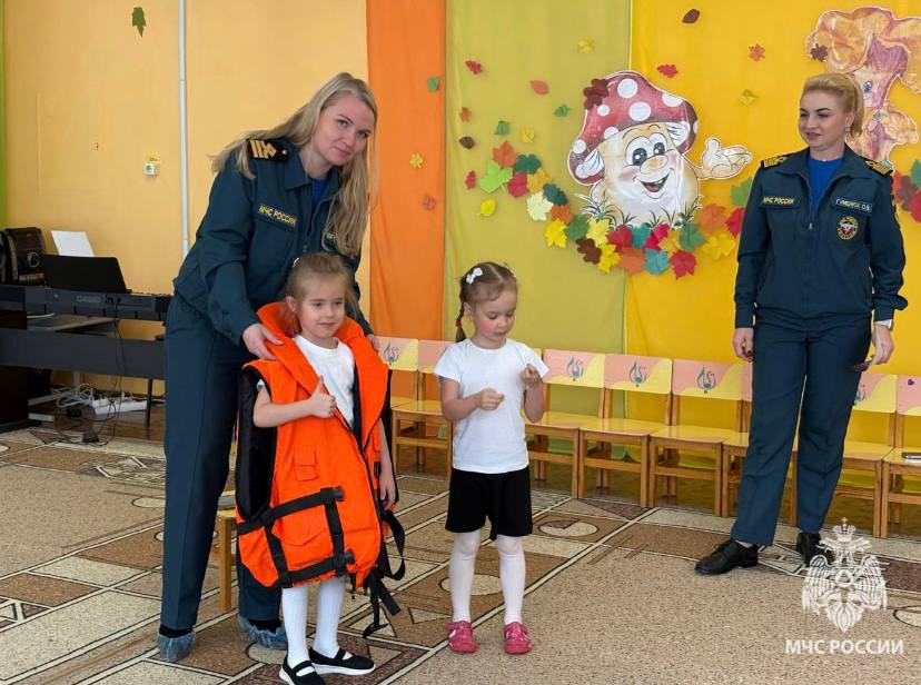 #ЛицаМЧС. «Помоги другим, и жизнь станет лучше» Сегодня в нашей рубрике инспектор Государственной инспекции по маломерным судам ГУ МЧС России по Тульской области Екатерина Богрянцева, ставшая победителем конкурса «Доброволец... #ЛицаМЧС. «Помоги другим, и жизнь станет лучше» Сегодня в нашей рубрике инспектор Государственной инспекции по маломерным судам ГУ МЧС России по Тульской области Екатерина Богрянцева, ставшая победителем конкурса «Доброволец...