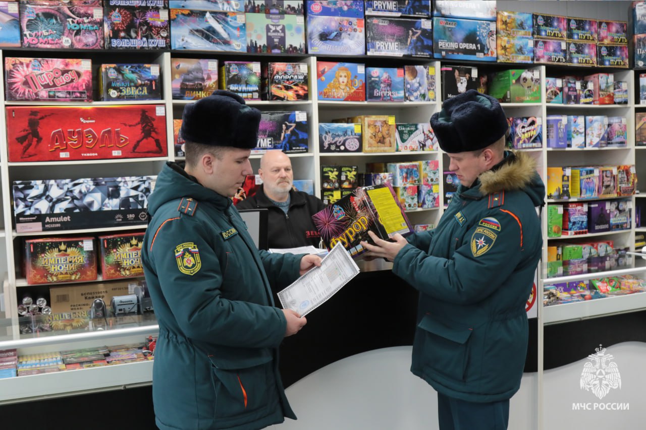 Сотрудники МЧС России провели рейды по местам продажи пиротехники в Туле Сотрудники МЧС России провели рейды по местам продажи пиротехники в Туле