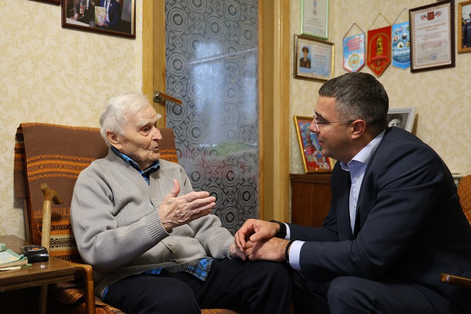 Алексей Эрк навестил участника Великой Отечественной войны, Почетного гражданина Тульской области и города-героя Тулы Василия Марковича Мирошниченко Алексей Эрк навестил участника Великой Отечественной войны, Почетного гражданина Тульской области и города-героя Тулы Василия Марковича Мирошниченко