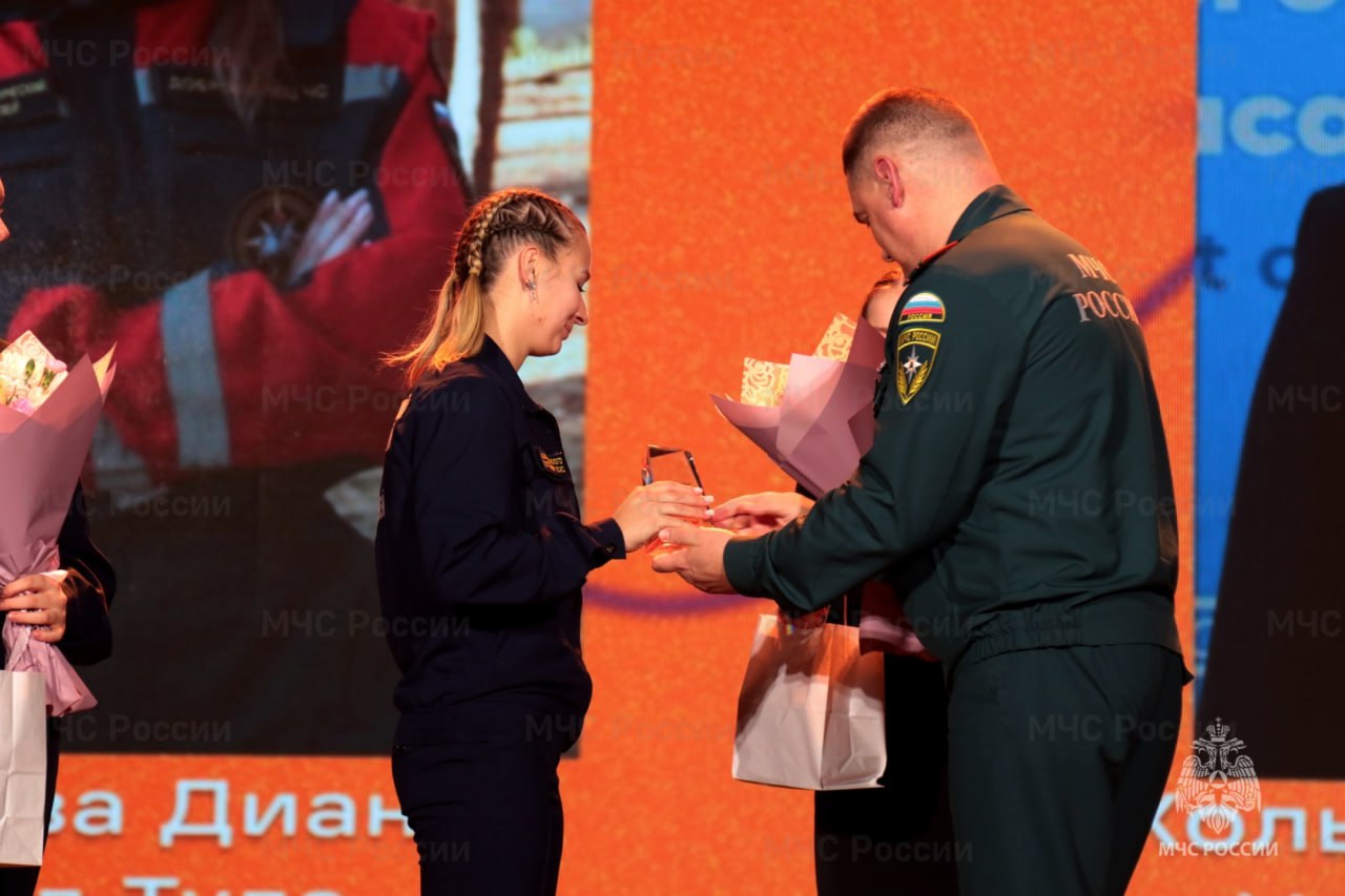 Начальник ГУ МЧС России по Тульской области Алексей Сабадырев принял участие в награждении тульских добровольцев Начальник ГУ МЧС России по Тульской области Алексей Сабадырев принял участие в награждении тульских добровольцев