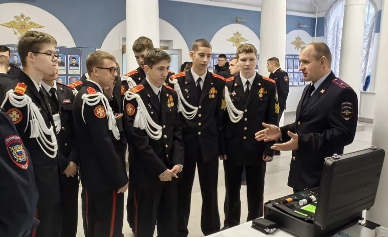 В Управлении МВД России по Тульской области прошел День открытых дверей для выпускников школ и учащихся колледжей В Управлении МВД России по Тульской области прошел День открытых дверей для выпускников школ и учащихся колледжей