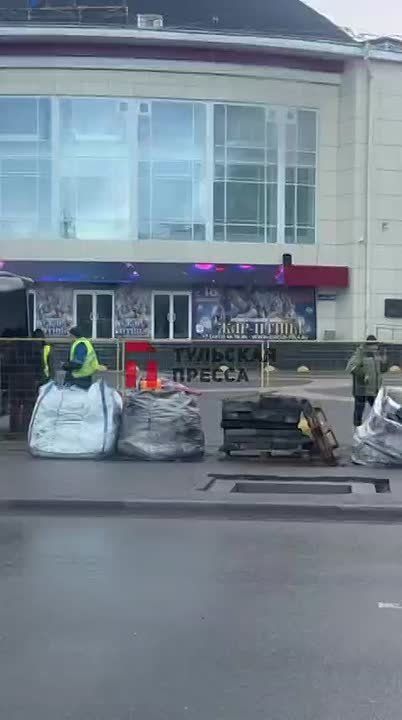 А возле цирка начали устанавливать знакомые тулякам модули