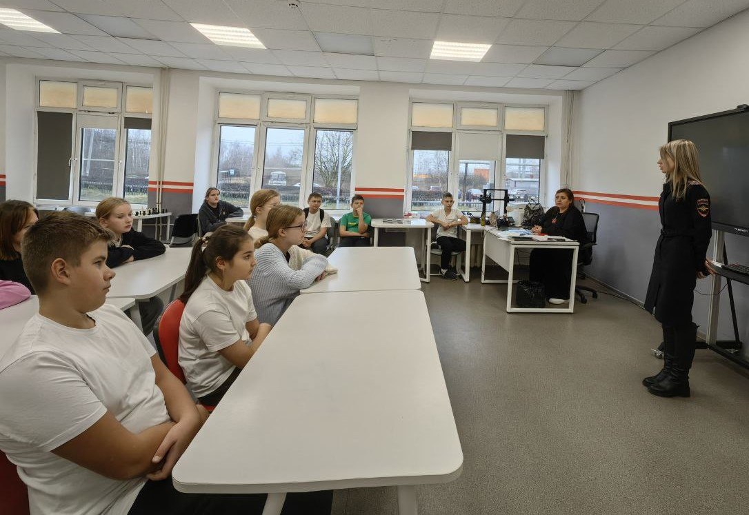 В Новомосковском районе инспектор ПДН рассказала школьникам о безопасном поведении В Новомосковском районе инспектор ПДН рассказала школьникам о безопасном поведении